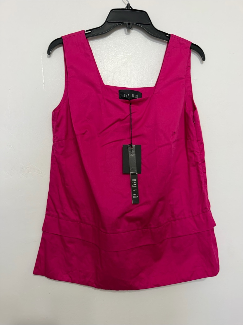 NWT OZAI N KU Fuchsia Square-Neck Sleeveless Top